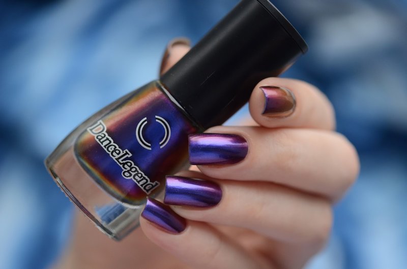 Blue-purple chameleon manicure