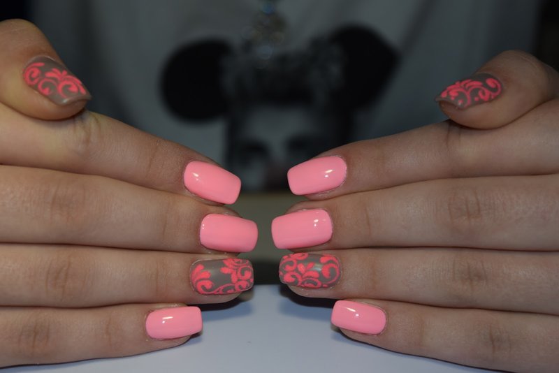 Pink manicure with vintage patterns.