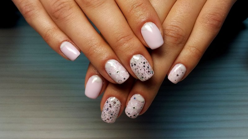 Pink nails with mica