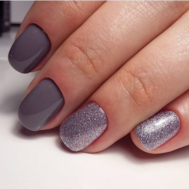 Gentle gray-purple manicure