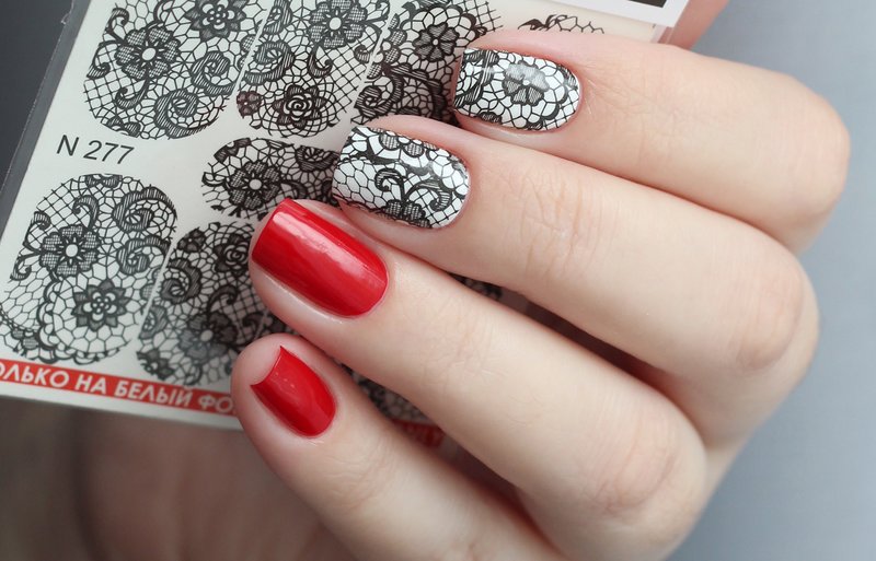 Red nails with black and white slide