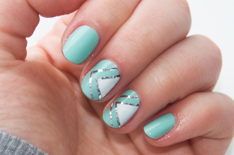 Turquoise nails with geometry