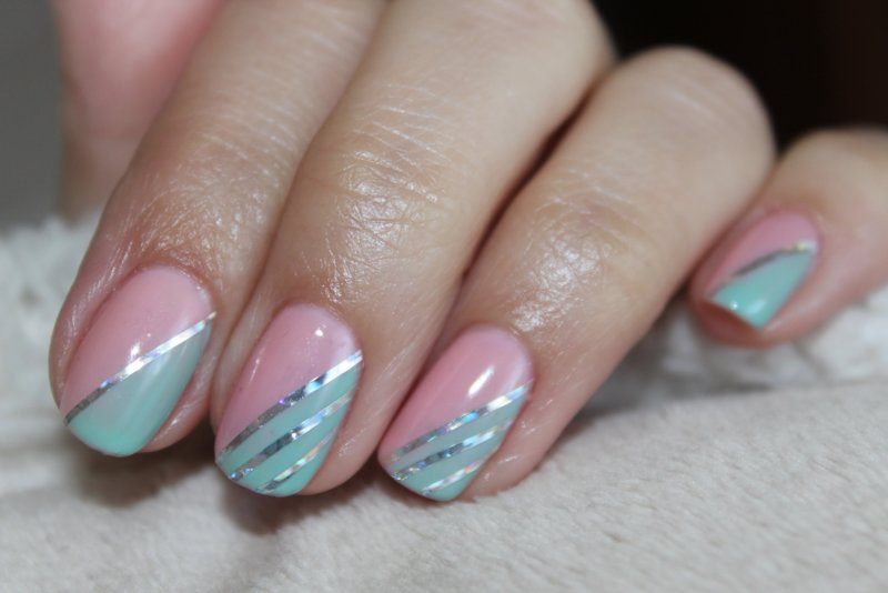 Tender nails with silver stripes