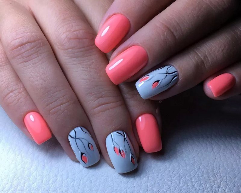 Blue-pink nails with flowers