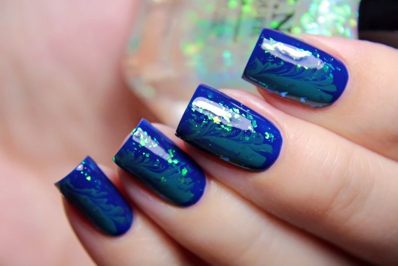 Blue nails with mica