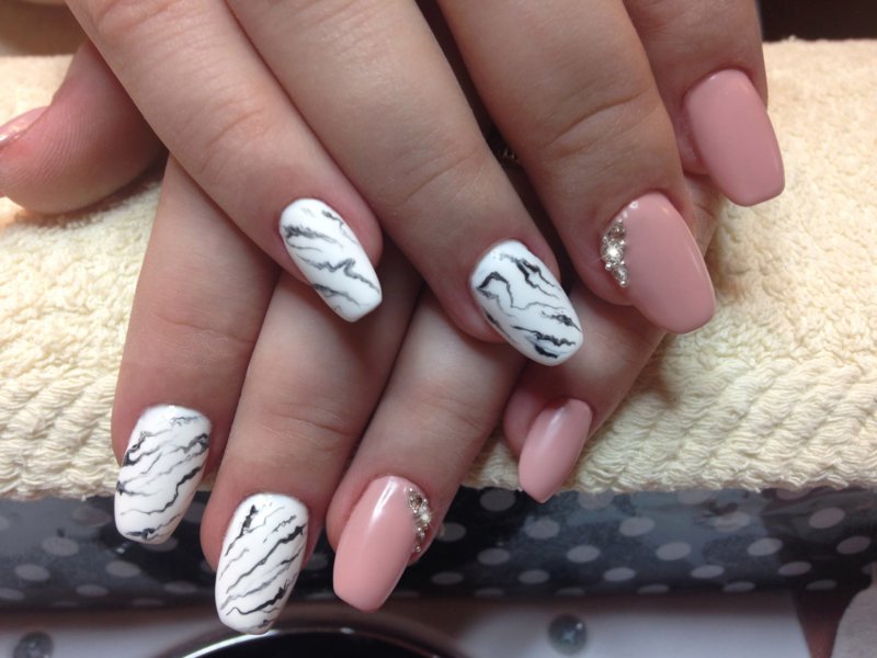 Marble pink nails