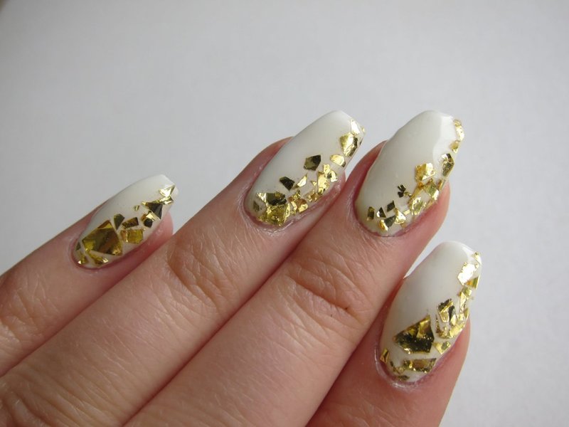 Beige manicure with mica