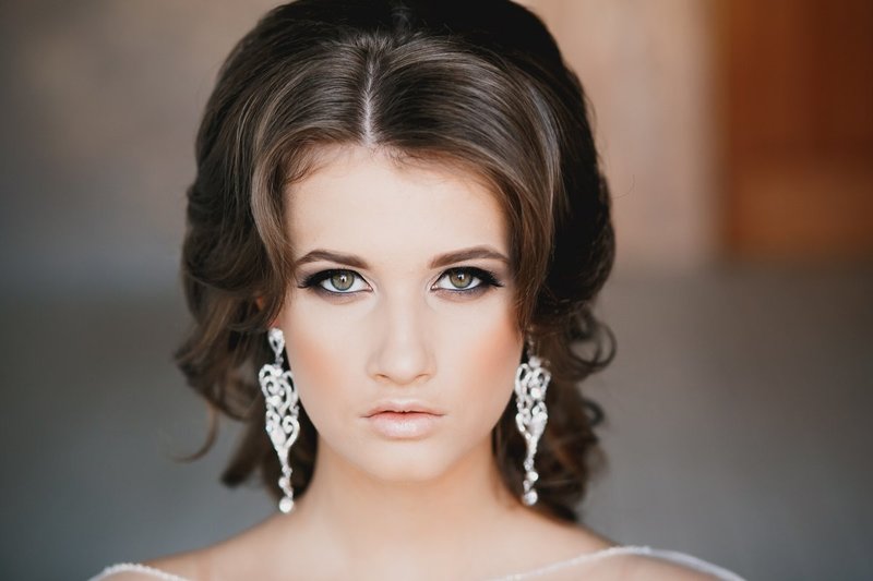 Nude wedding makeup for brunettes