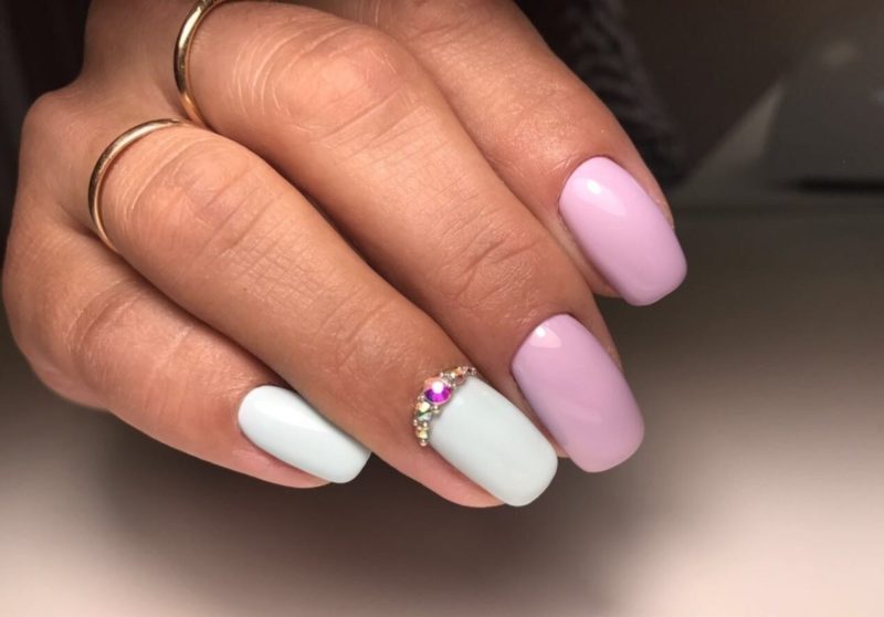 White and pink nude manicure with rhinestone hole