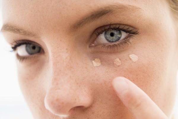 Disguise dark circles under the eyes