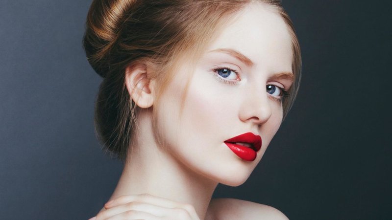 Blonde girl with red lipstick