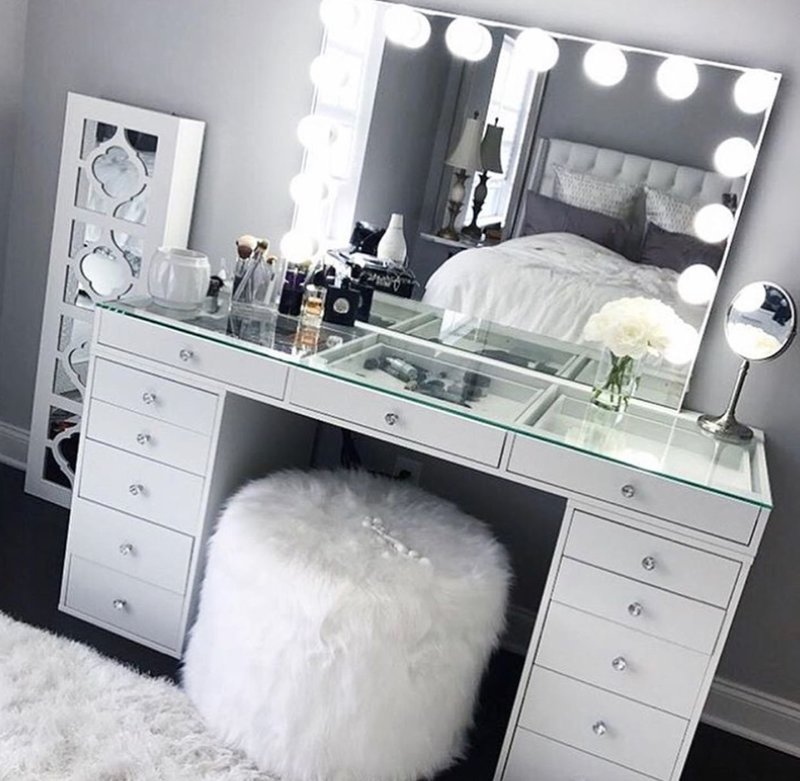 Dressing table with mirror and backlight