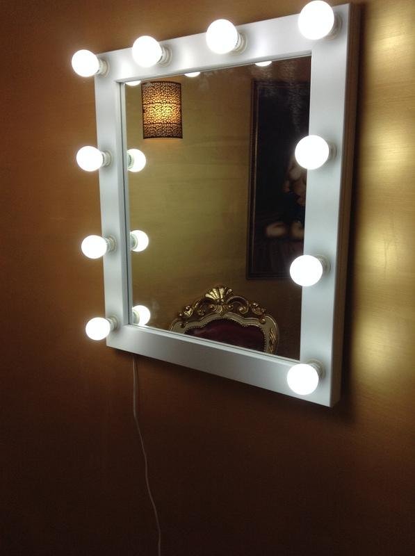 Mirror with bulbs