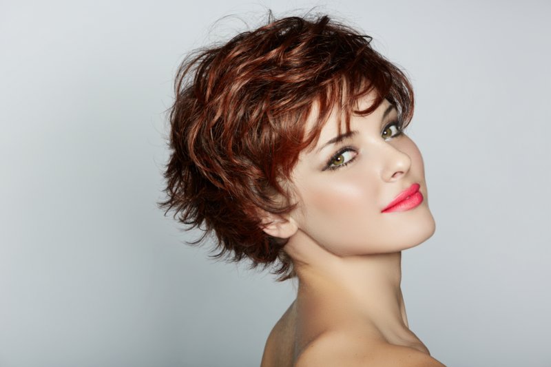 Easy styling of short hair in a casual style