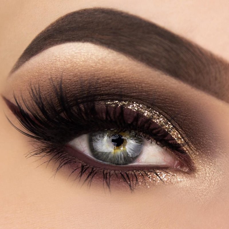 Gold glitter cat eye makeup