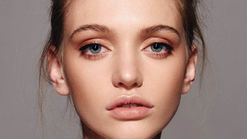 Delicate nude makeup in peach shades