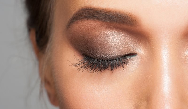 Make-up bird wing in nude tones.