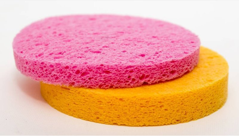 Cellulose sponge for skin cleansing