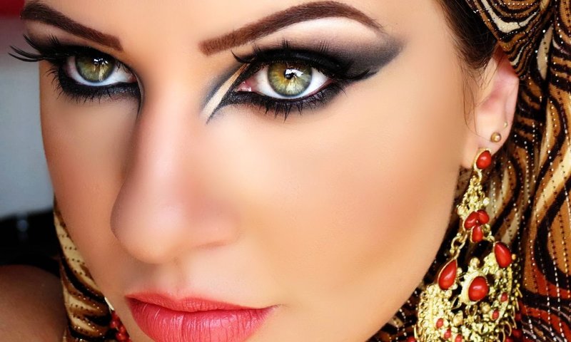 Arabic makeup