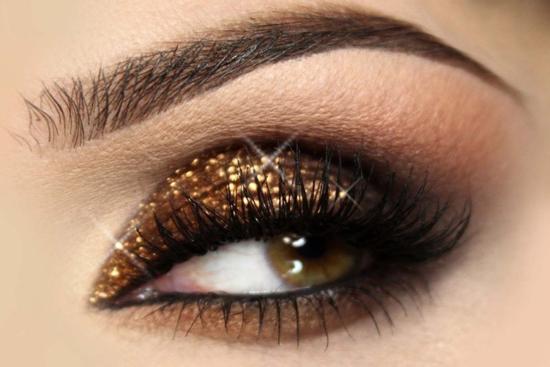 Christmas makeup in brown tones with a gold shimmer