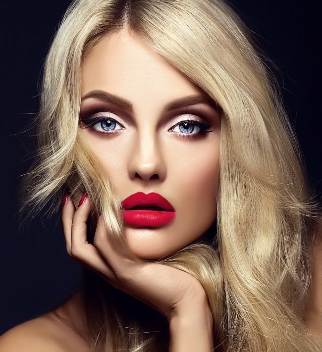 Blonde with red lip make-up