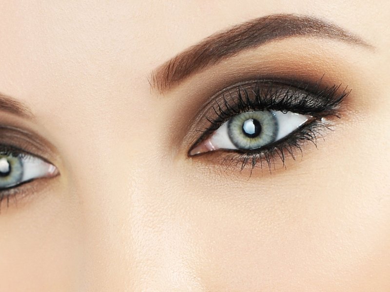 Makeup for bright eyes