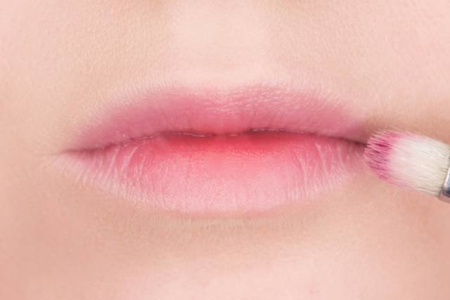 Apply a light shade of lipstick to the middle of the lips