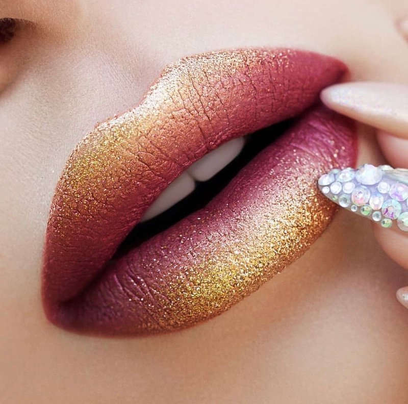 A gradient on the lips with a golden hue