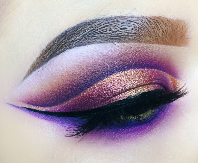 Bright and bold make-up using cut crease technique