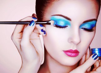 Blue metallic eyeshadow evening makeup