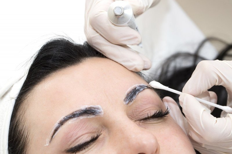 Eyebrow preparation for microblading