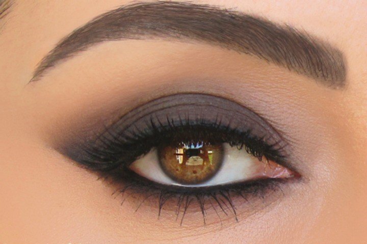 Dark makeup for brunettes