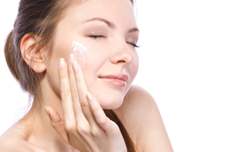 Before applying makeup, the face is moisturized with a cream