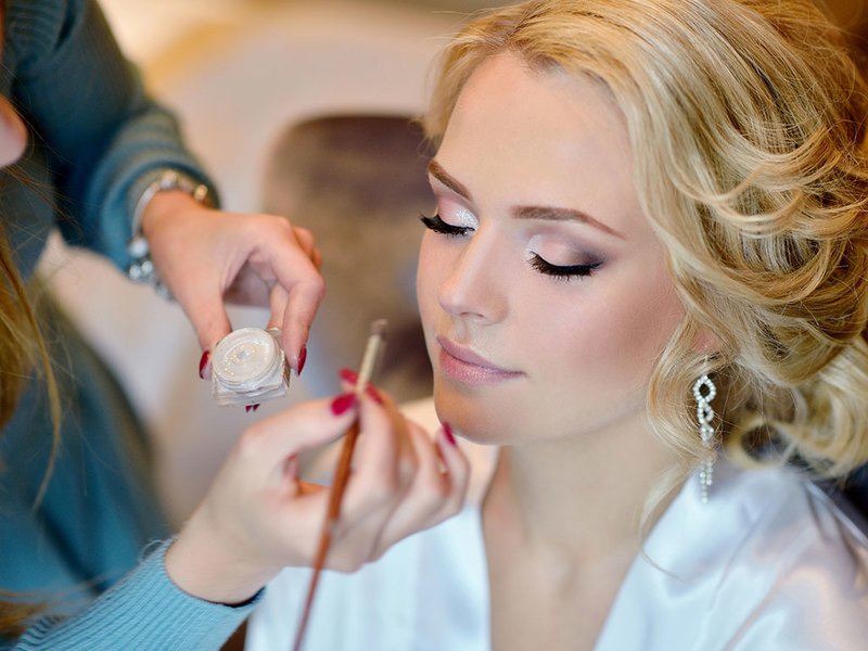 Step-by-step wedding makeup