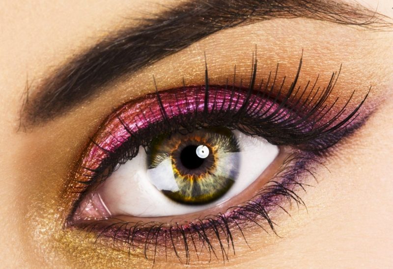 Purple-yellow makeup for green eyes