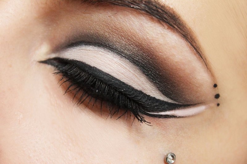 Cat eye and cut crease combination