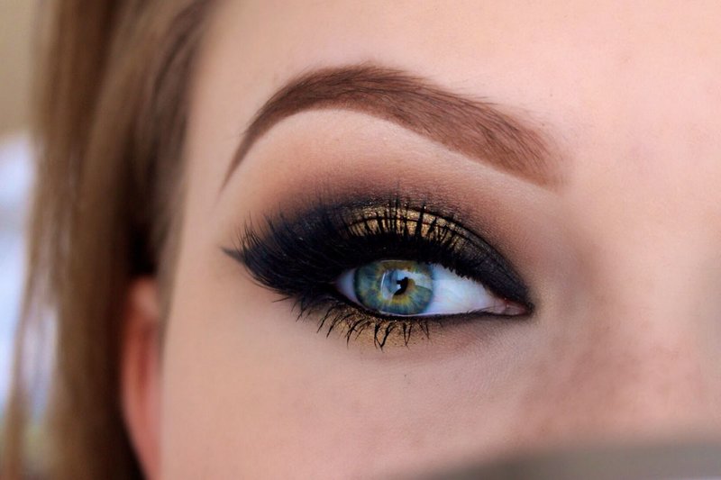 Cat eye with golden shimmer