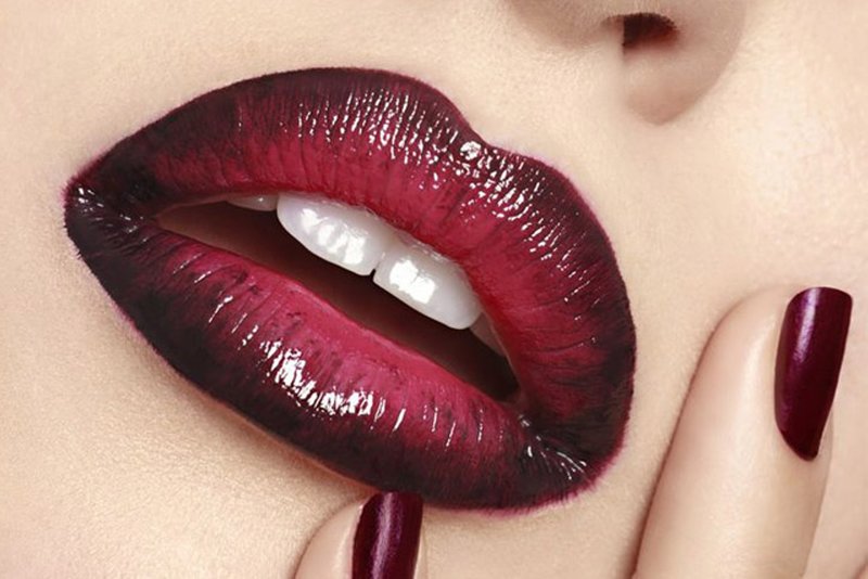 Horizontal gradient on the lips in dark red colors.