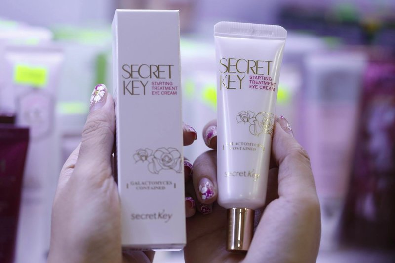 Secret Key Starting treatment eye cream Galactomyces contained