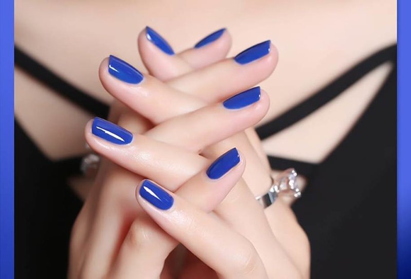 Blue manicure on short nails