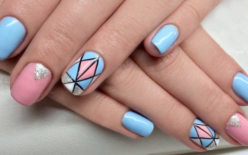 Gentle manicure with geometry