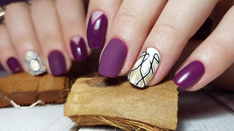 Abstract manicure