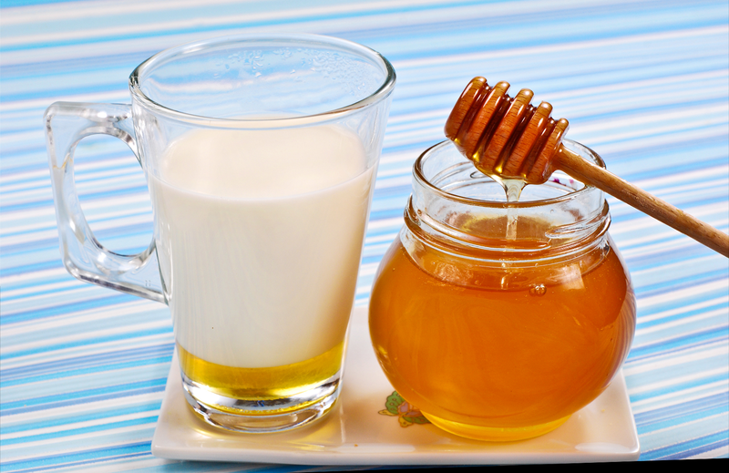 Kefir and honey for a yeast mask