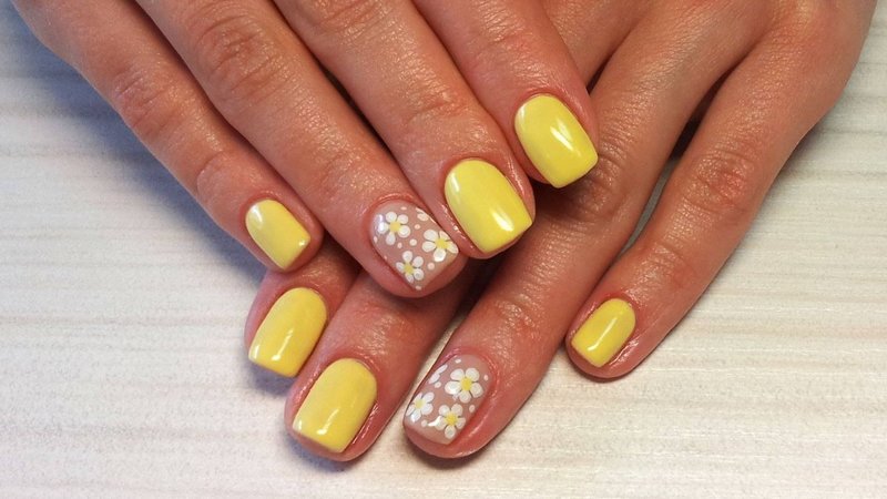 Yellow manicure with flowers