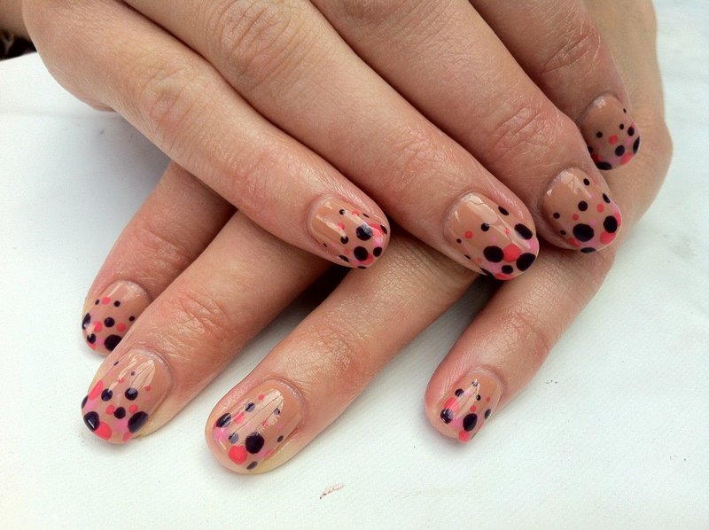 Dotted Manicure