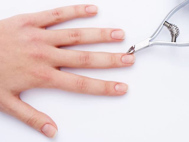 Preparation of nails before applying gel polish