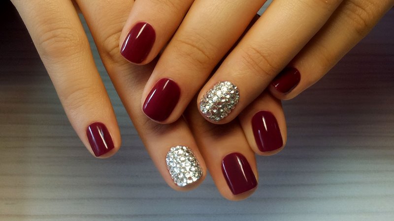 Burgundy manicure with rhinestones