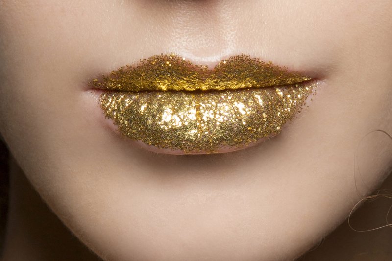 Gold glitter lips