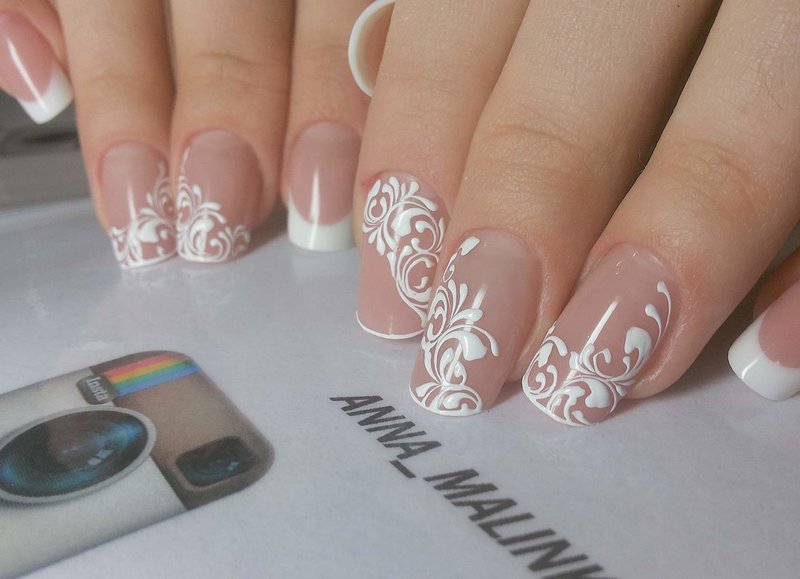 Gentle manicure with a white pattern.