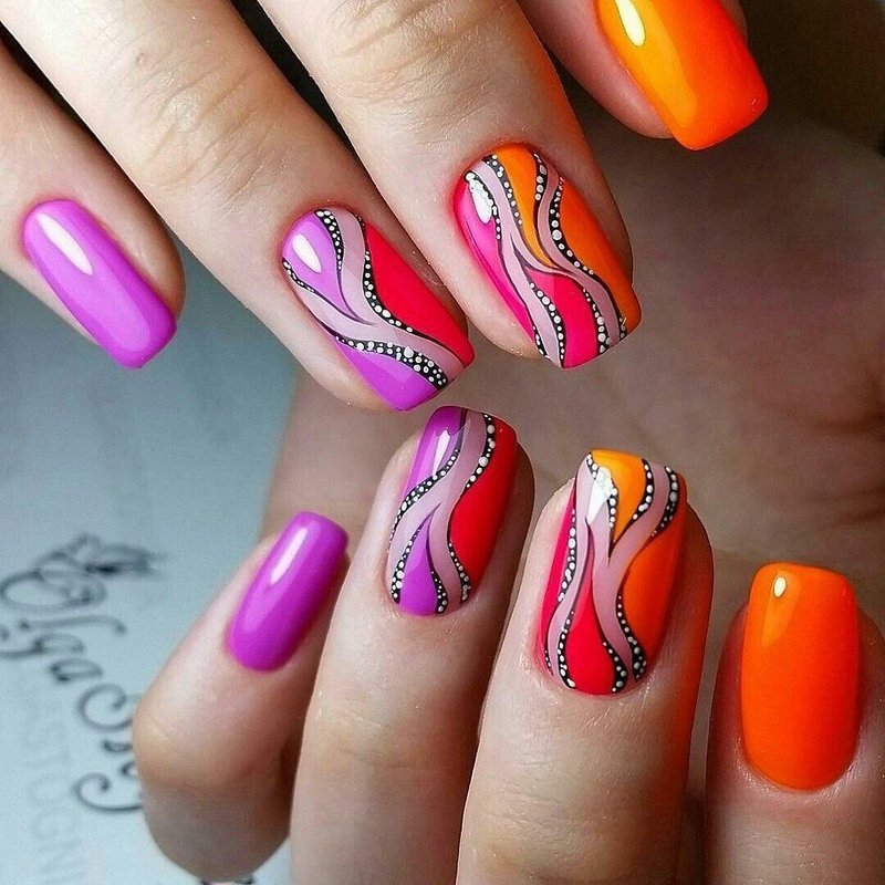 Bright wave manicure